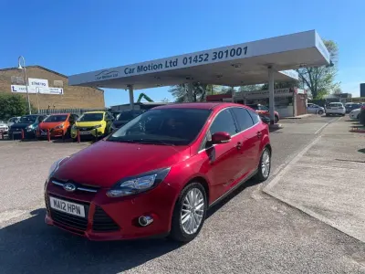 Usado Ford Focus Zetec 125 HP (91 kW) 2012 Vermelho Citadino