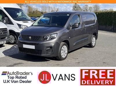 Begagnad Peugeot Partner Premium 131 HK (96 kW) 2023 Grå Minibuss