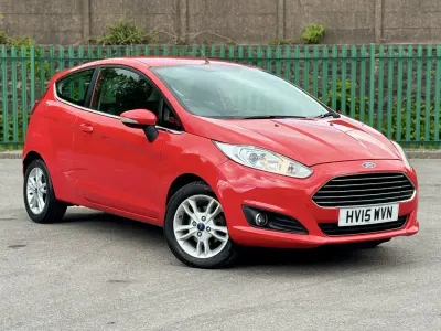 Używany Ford Fiesta Zetec 82 KM (60 kW) 2015 Czerwony Hatchback