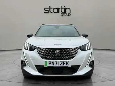 Second-hand Peugeot e-2008 Premium 98 kW (134 CP) 2022 Alb SUV