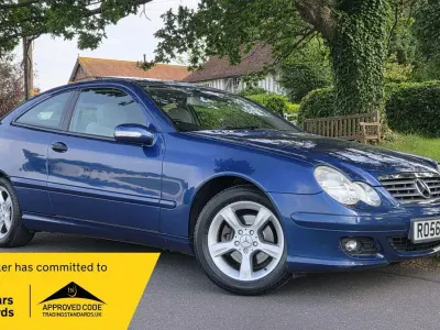 Used Mercedes C180 SE 143 HP (105 kW) 2006 Blue Coupe
