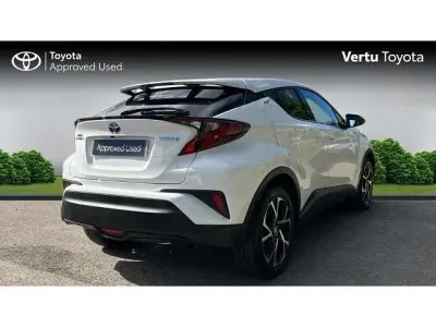 Second-hand Toyota C-HR Design 122 CP (89 kW) 2021 Alb SUV