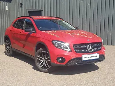 Usado Mercedes GLA180 Urban 122 HP (89 kW) 2020 Vermelho SUV