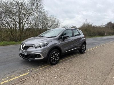 Used Renault Captur Dynamique 90 HP (66 kW) 2018 Grey SUV