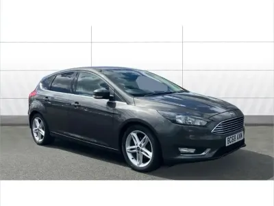 Usado Ford Focus Titanium 120 CV (88 kW) 2018 Gris Utilitario