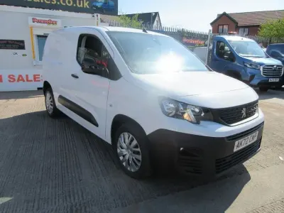 Second-hand Peugeot Partner Premium 100 CP (73 kW) 2022 Alb Monovolum