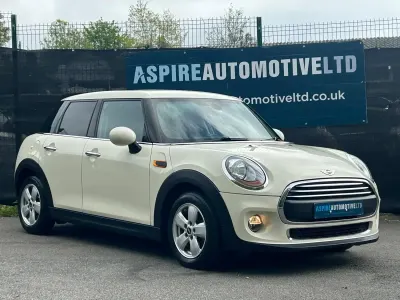 Begagnad Mini ONE Hatch 2016 Vit Halvkombi