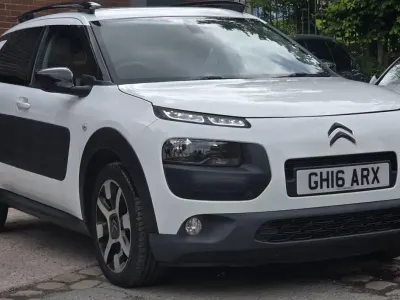 Usado Citroën C4 Cactus Flair 82 HP (60 kW) 2016 Branco Citadino