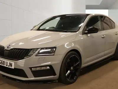 Używany Skoda Octavia vRS 184 KM (135 kW) 2018 Szary Hatchback