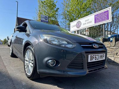 Begagnad Ford Focus Zetec 105 HK (77 kW) 2013 Grå Halvkombi