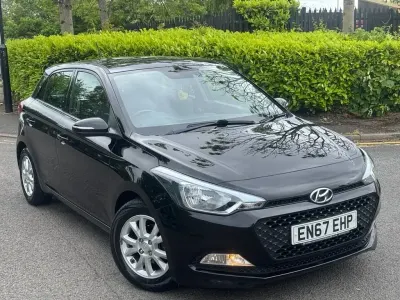 Begagnad Hyundai i20 SE 100 HK (73 kW) 2017 Svart Halvkombi