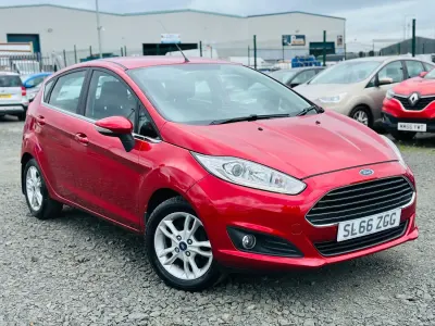 Używany Ford Fiesta Zetec 2016 Czerwony Hatchback