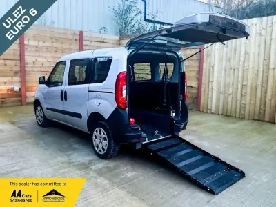 Używany Fiat Doblò Pop 95 KM (69 kW) 2019 Szary Minivan