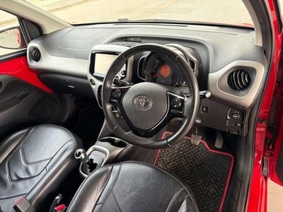 Used Toyota Aygo X-play 68 HP (50 kW) 2017 Red Hatchback