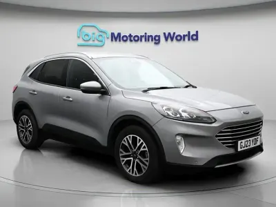 Begagnad Ford Kuga Titanium 150 HK (110 kW) 2023 Silver SUV