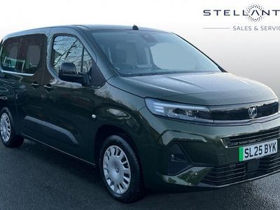 Used Vauxhall Combo Design Edition 100 kW (136 HP) 2025 Green Estate