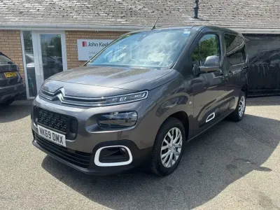 Used Citroën Berlingo Feel 100 HP (73 kW) 2019 Grey MPV