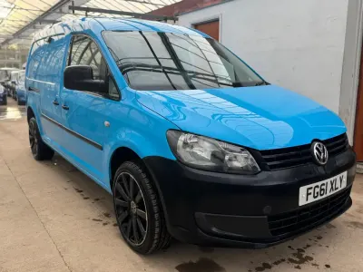 Usado VW Caddy 102 HP (75 kW) 2011 Azul Monovolume