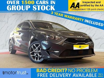 Usado Kia Ceed 158 HP (116 kW) 2023 Cinzento Citadino