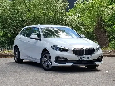 Begagnad BMW 116 Comfort Edition 116 HK (85 kW) 2023 Vit Halvkombi