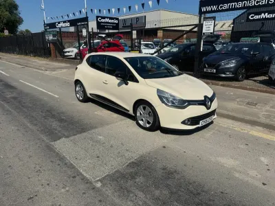 Used Renault Clio Dynamique 90 HP (66 kW) 2015 Cream Hatchback