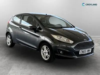 Usado Ford Fiesta Zetec 100 HP (73 kW) 2016 Cinzento Citadino