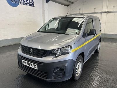 Begagnad Peugeot Partner S 131 HK (96 kW) 2020 Grå Minibuss