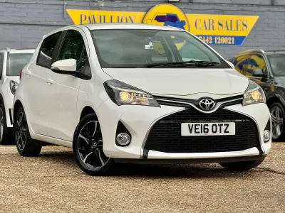 Used Toyota Yaris Design 99 HP (72 kW) 2016 White Hatchback