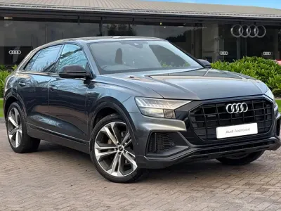 Używany Audi Q8 Black Edition 340 KM (250 kW) 2023 Szary SUV