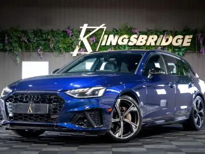 Używany Audi A4 Black Edition 204 KM (150 kW) 2023 Niebieski Kombi