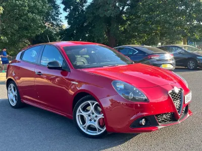Used Alfa Romeo Giulietta Edizione Speciale 150 HP (110 kW) 2016 Red Hatchback