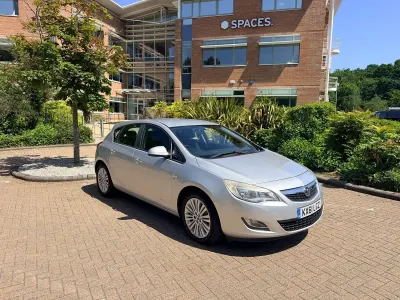 Used Vauxhall Astra Excite 115 HP (84 kW) 2012 Silver Hatchback