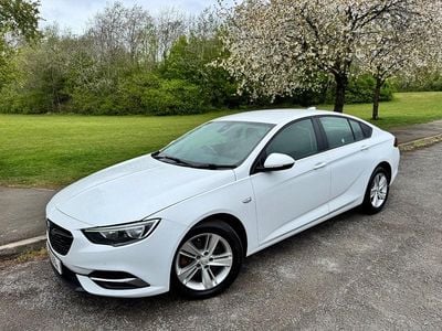 White Used 2018 Vauxhall Insignia Design Edition Hatchback | £6,495 (Fair price)