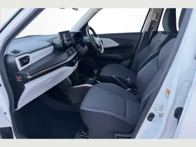 New Suzuki Swift 81 HP (59 kW) 2025 White Hatchback