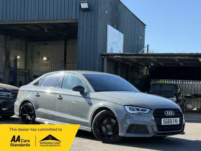 Usado Audi A3 Black Edition 184 HP (135 kW) 2019 Cinzento Sedan