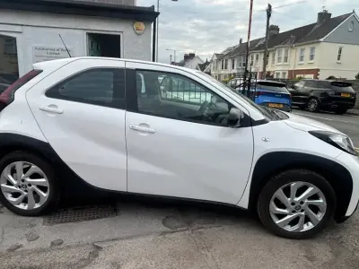 Begagnad Toyota Aygo X PURE 72 HK (52 kW) 2024 Vit SUV