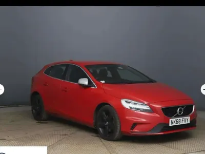 Used Volvo V40 R-Design 120 HP (88 kW) 2018 Red Hatchback