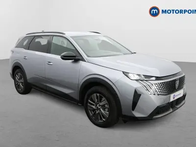 Usado Peugeot 5008 Allure 145 HP (106 kW) 2025 Cinzento SUV