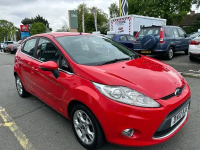 Używany Ford Fiesta Zetec 81 KM (59 kW) 2012 Czerwony Hatchback