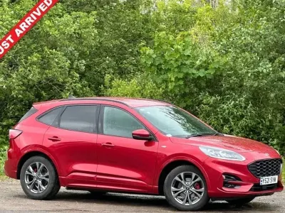 Begagnad Ford Kuga ST-Line 120 HK (88 kW) 2021 Röd SUV