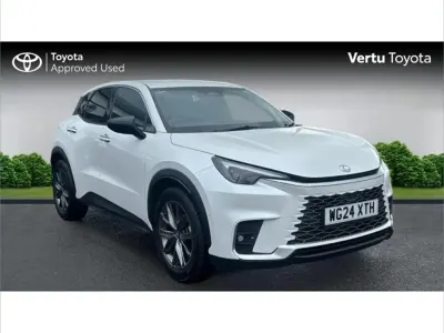 Used Lexus LBX 136 HP (100 kW) 2024 White SUV