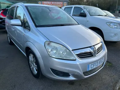 Begagnad Vauxhall Zafira Design Edition 110 HK (80 kW) 2013 Silver Minibuss