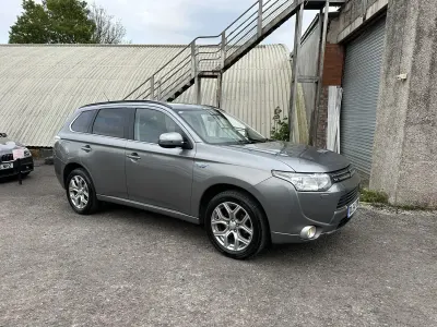 Begagnad Mitsubishi Outlander P-HEV 2015 Grå Kombi