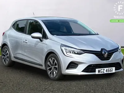 Used Renault Clio Iconic 90 HP (66 kW) 2022 Silver Hatchback