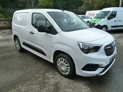 Używany Vauxhall Combo Sportive 101 KM (74 kW) 2020 Biały Minivan