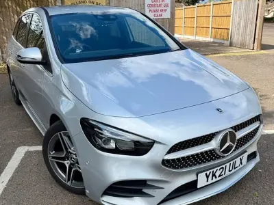 Usado Mercedes B200 AMG line 163 HP (119 kW) 2021 Prateado Monovolume