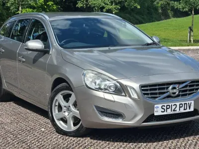 Usado Volvo V60 SE Lux 163 CV (119 kW) 2012 Dorado Familiar