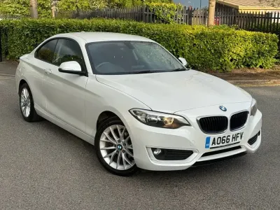 Begagnad BMW 218 Comfort Edition 136 HK (100 kW) 2016 Vit Sportkupé