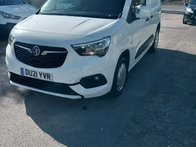 Begagnad Vauxhall Combo Sportive 100 HK (73 kW) 2021 Vit Minibuss