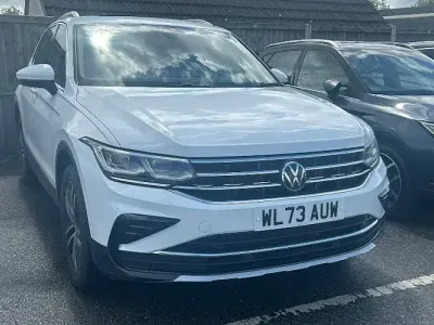 Begagnad VW Tiguan Elegance 245 HK (180 kW) 2023 Vit SUV